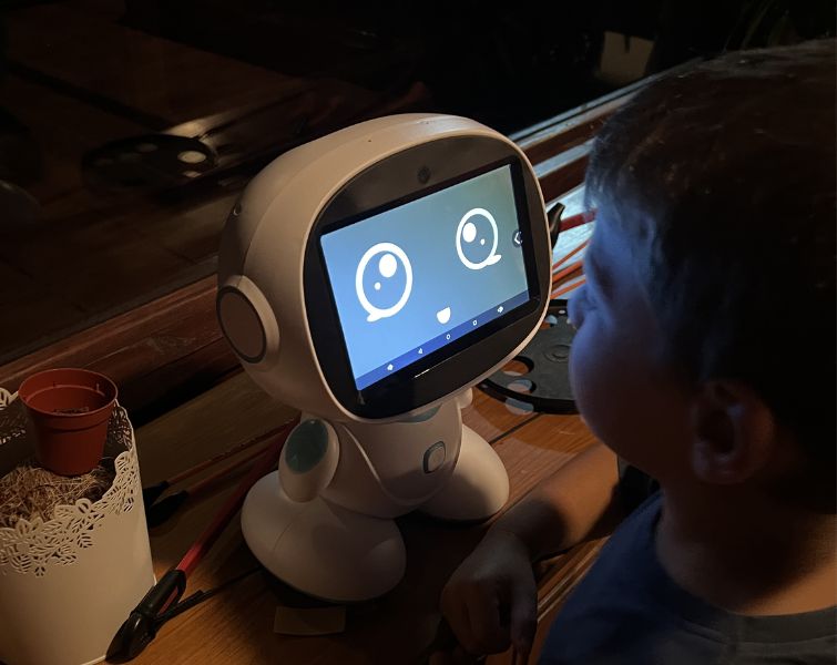 AI-Powered Learning Robot