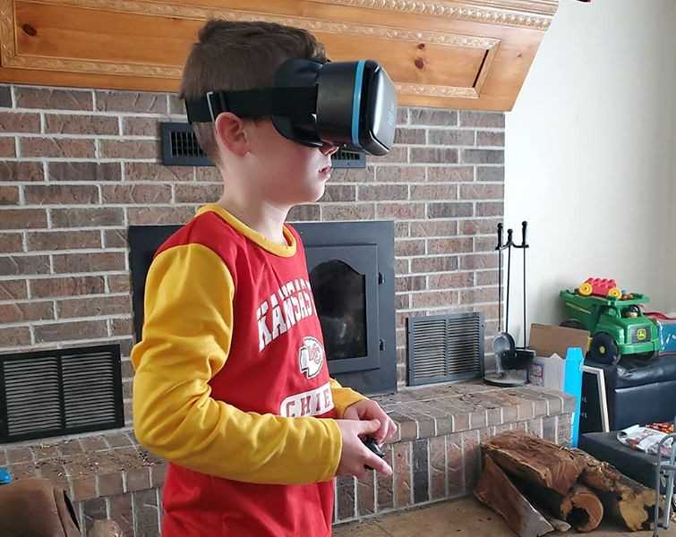Little boy playing with VR set
</a>
<div class=