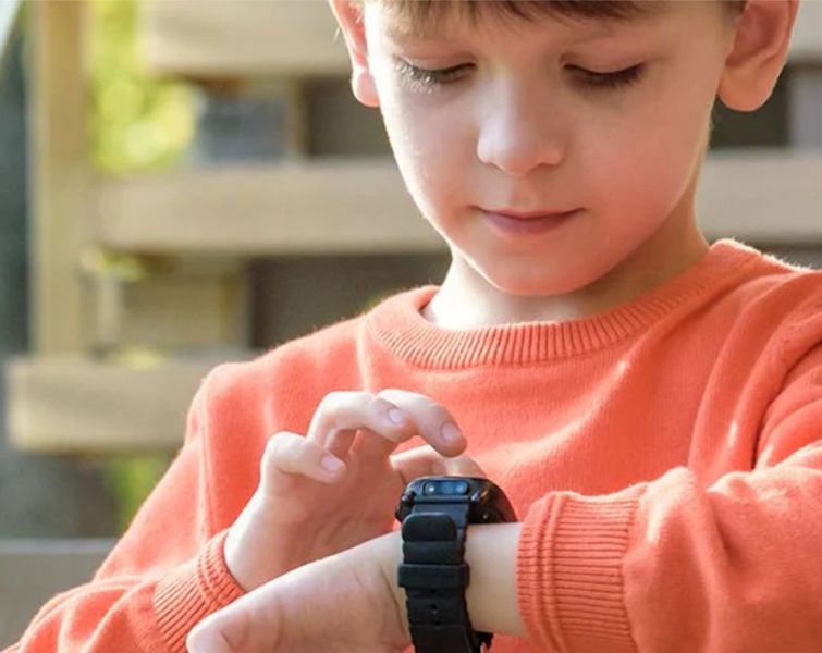 Little boy with smartwatch